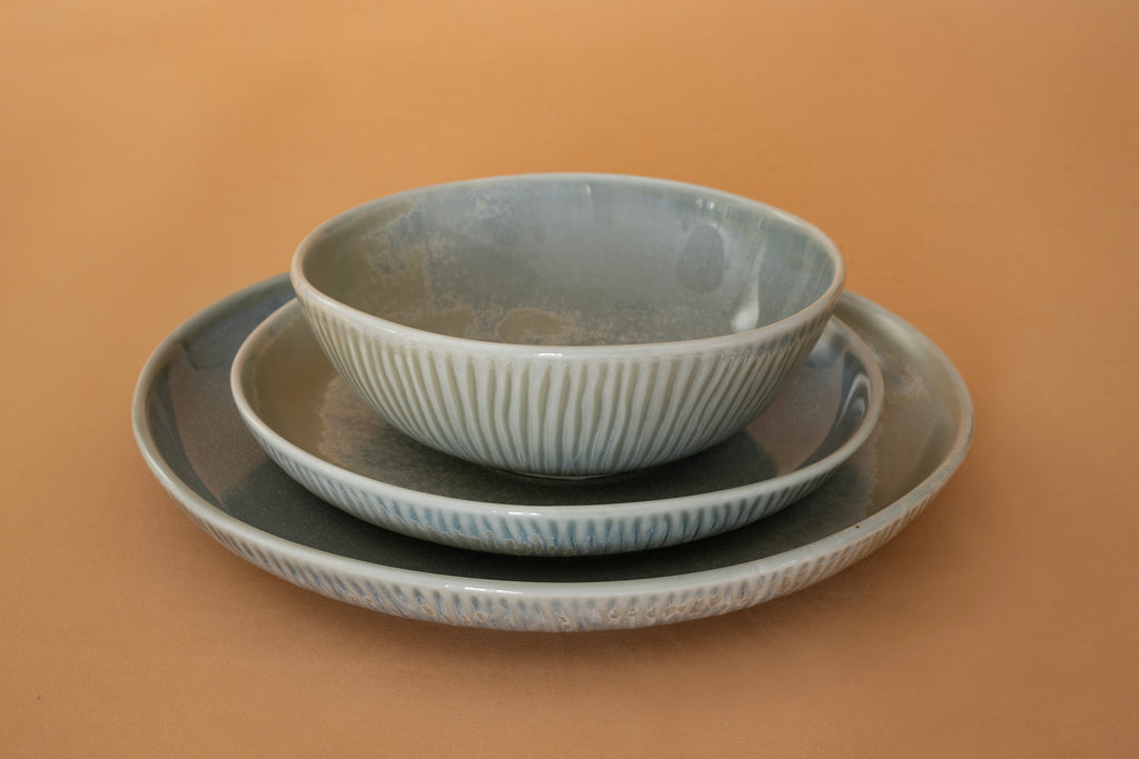 Drift Dinner Plate in Mist Grey